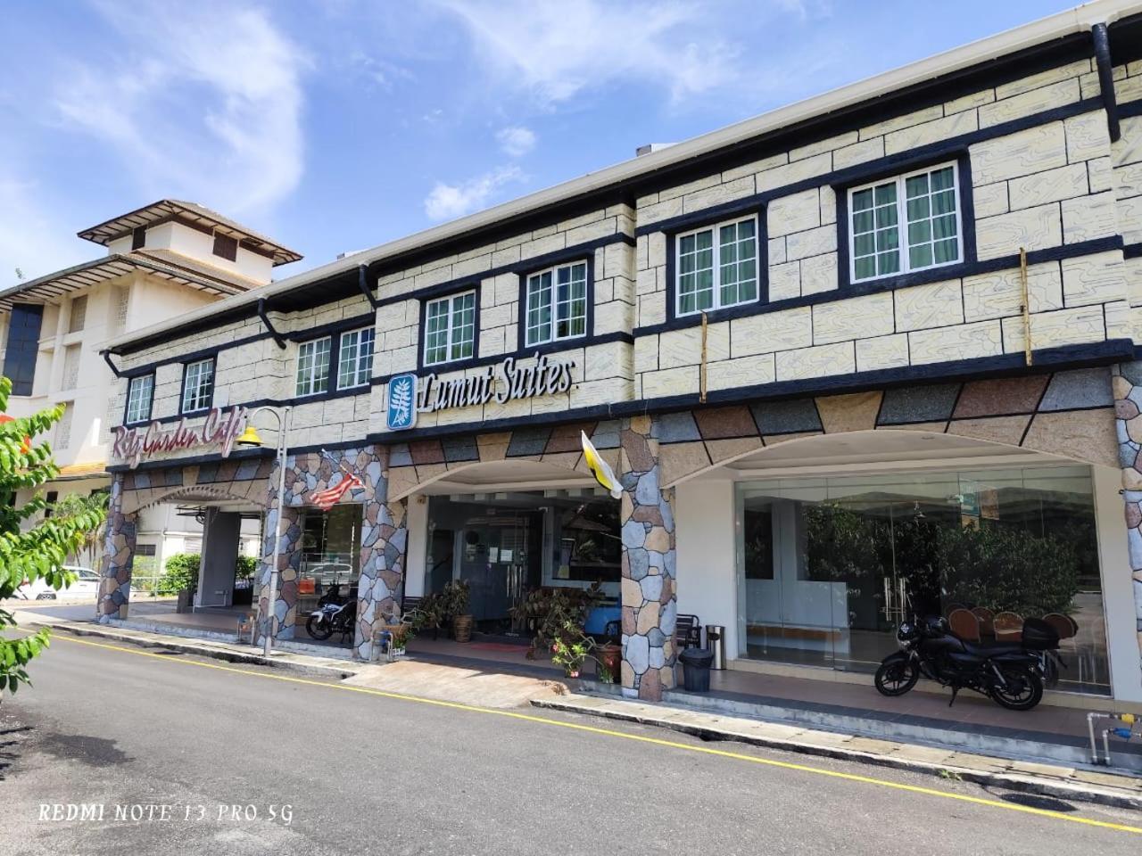 Lumut Suites Ngoại thất bức ảnh