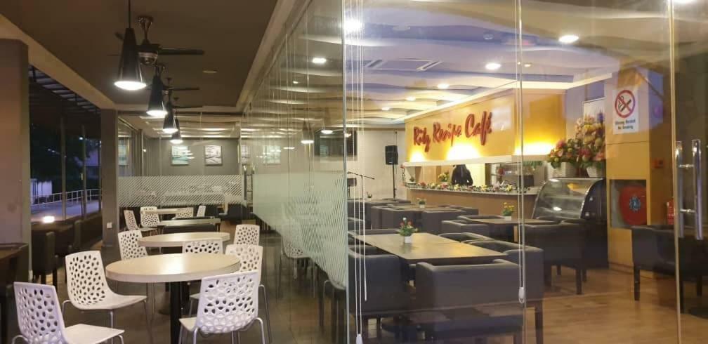 Lumut Suites Ngoại thất bức ảnh