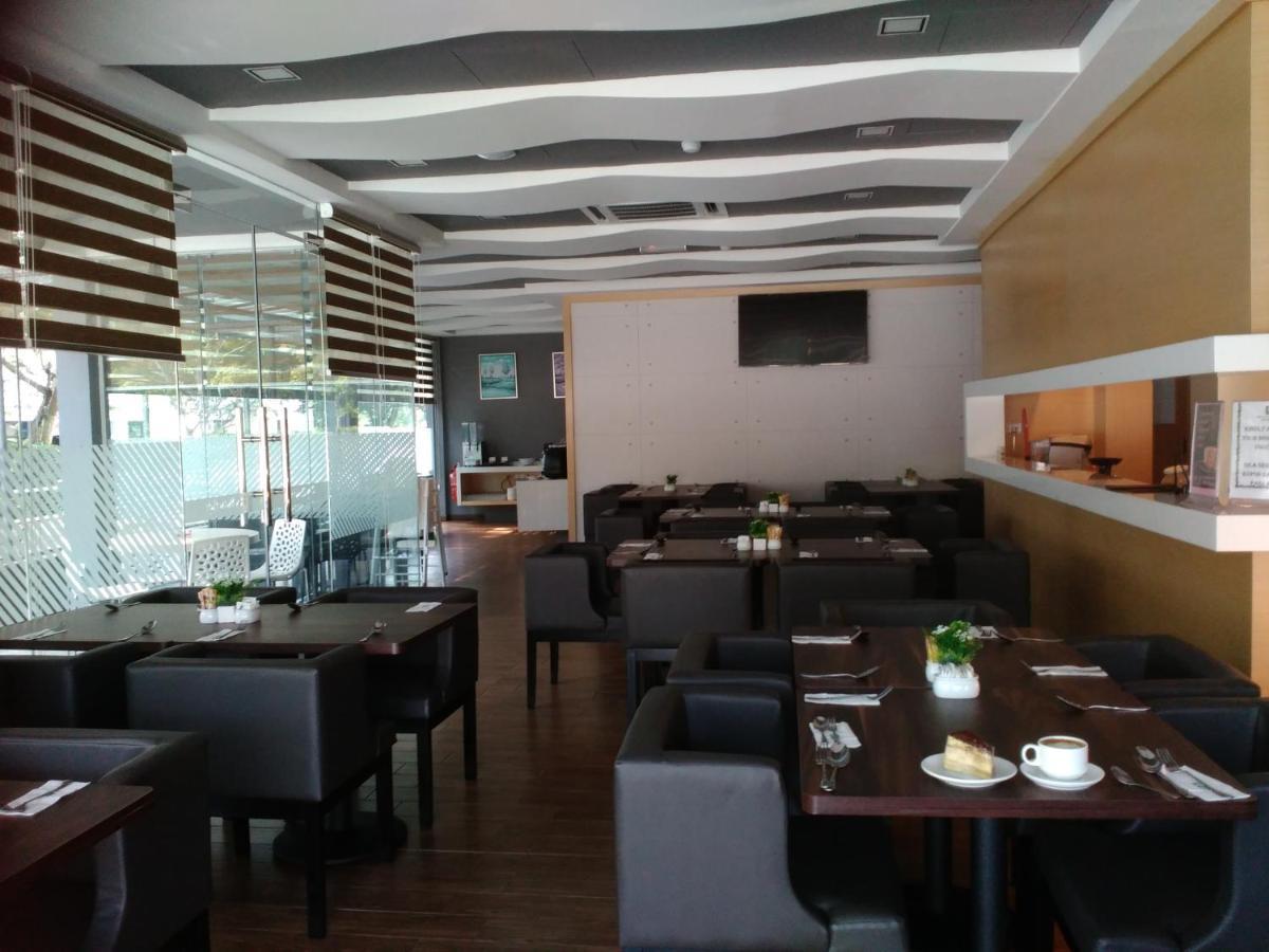 Lumut Suites Ngoại thất bức ảnh