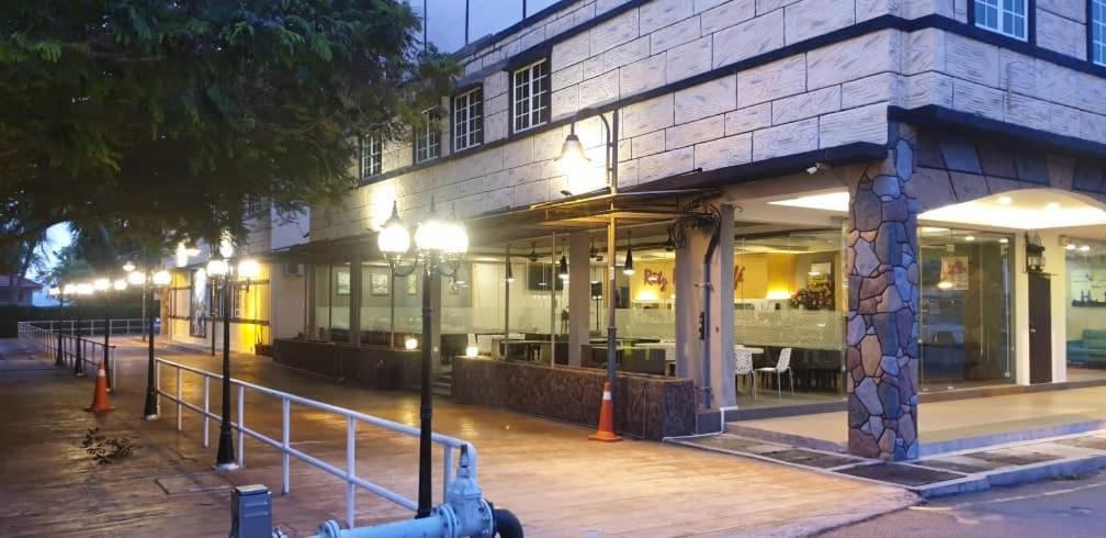 Lumut Suites Ngoại thất bức ảnh