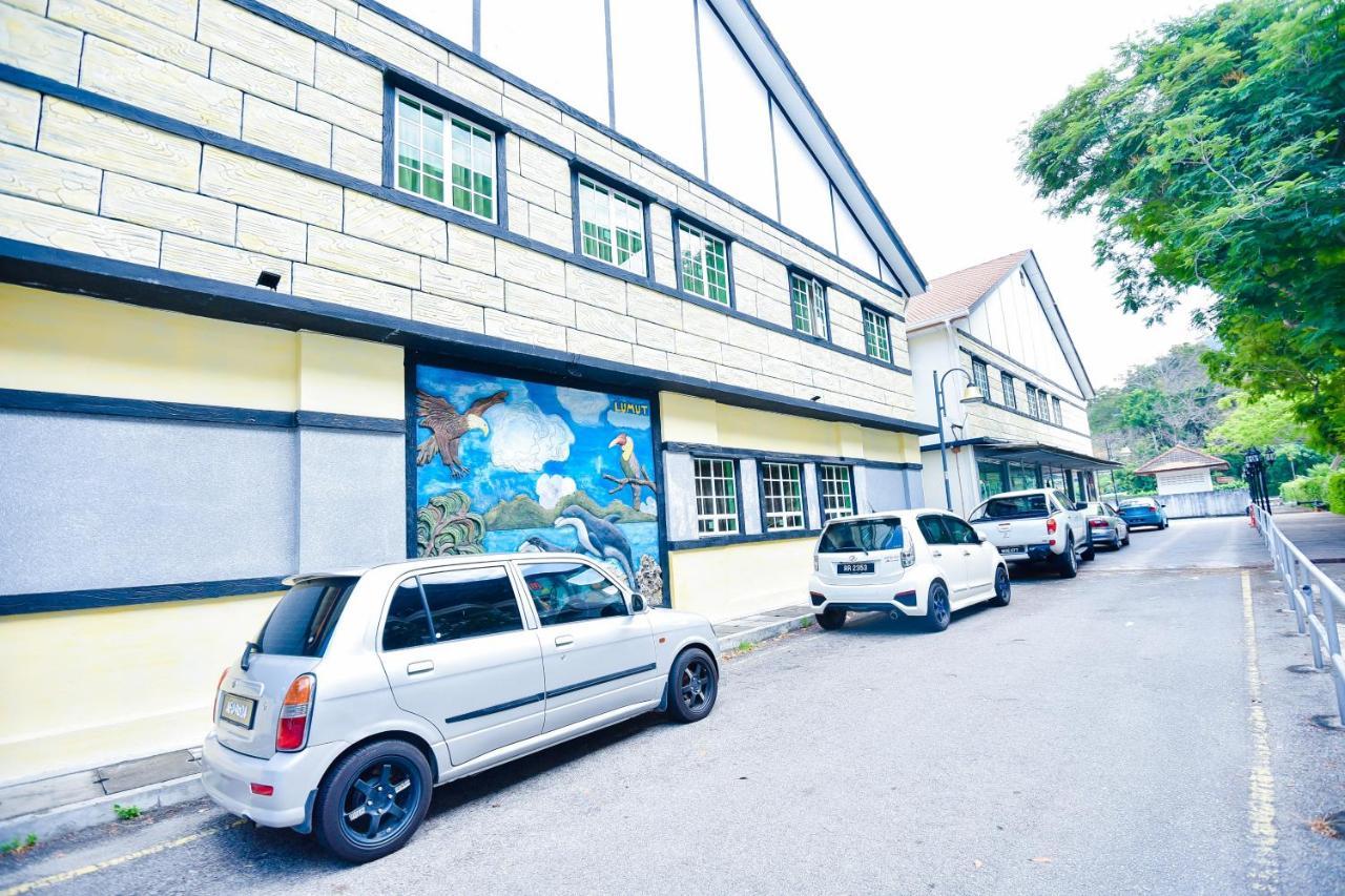 Lumut Suites Ngoại thất bức ảnh