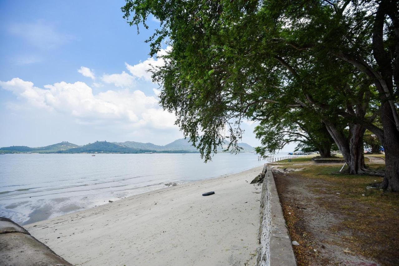 Lumut Suites Ngoại thất bức ảnh