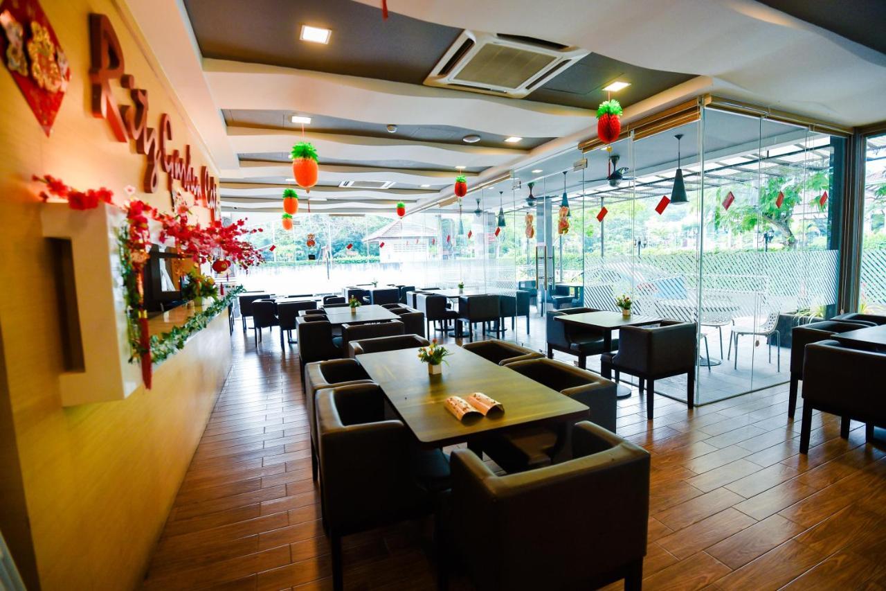 Lumut Suites Ngoại thất bức ảnh